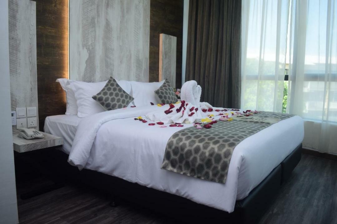 Rest And Comfort Boutique Hotel Куала-Тренгану Екстер'єр фото